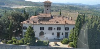 Han har vært årets vinmaker et flertall ganger i Italia og bor på det historiske slottet Castello Vicchiomaggio.