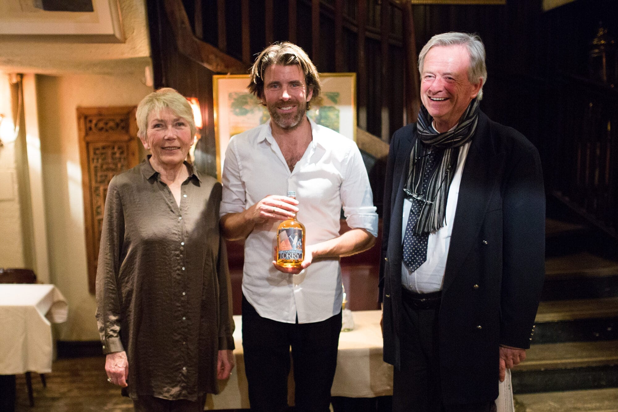 Foto: Nicolai Bauer. Nicolai Bauer har sammen med broren Karl-Axel overtatt driften av Lorry etter sin far Karl-Otto (til høyre). Nylig kunne de feire at Lorry nå også har fått sin egen akevitt. 